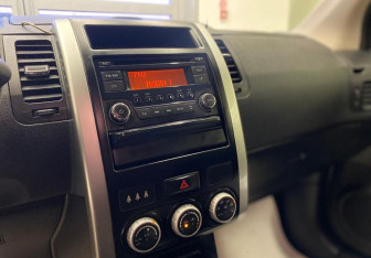 Подержанный автомобиль Nissan X-Trail 2013 года (15 фото)