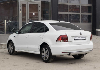 Подержанный автомобиль Volkswagen Polo Sedan 2016 года (7 фото)