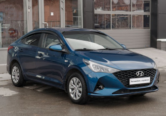 Подержанный автомобиль Hyundai Solaris Sedan 2021 года (3 фото)