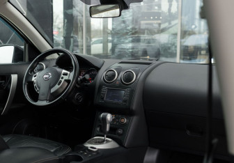 Подержанный автомобиль Nissan Qashqai 2010 года (10 фото)