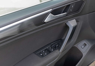 Подержанный автомобиль Volkswagen Tiguan 2018 года (18 фото)