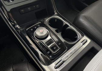 Подержанный автомобиль Kia Carnival 2021 года (16 фото)
