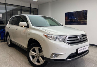 Подержанный автомобиль Toyota Highlander 2011 года (4 фото)