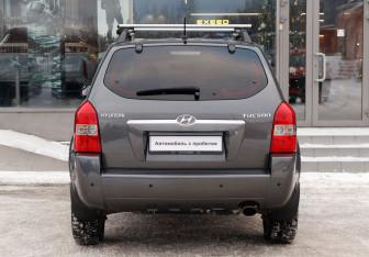 Подержанный автомобиль Hyundai Tucson 2008 года (6 фото)
