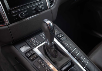 Подержанный автомобиль Porsche Macan 2015 года (14 фото)