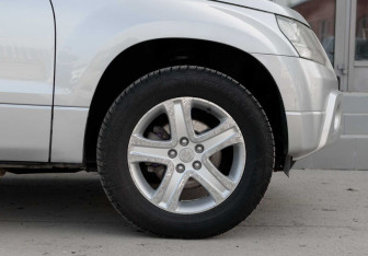 Подержанный автомобиль Suzuki Grand Vitara 2010 года (9 фото)
