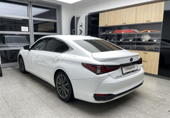 Подержанный автомобиль Lexus ES 2021 года (6 фото)