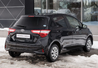 Подержанный автомобиль Toyota Vitz 2019 года (5 фото)