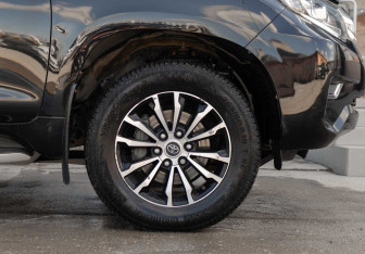 Подержанный автомобиль Toyota Land Cruiser Prado 2019 года (9 фото)