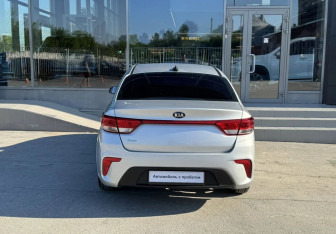 Подержанный автомобиль Kia Rio Sedan 2017 года (6 фото)