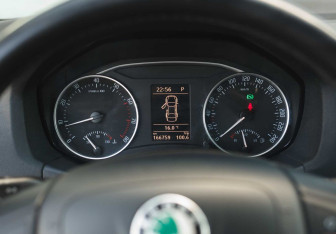 Подержанный автомобиль Skoda Octavia Liftback 2012 года (12 фото)