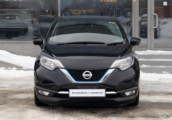 Подержанный автомобиль Nissan Note 2017 года (2 фото)