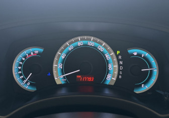 Подержанный автомобиль Toyota ISis 2010 года (11 фото)