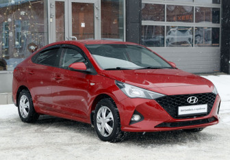 Подержанный автомобиль Hyundai Solaris Sedan 2020 года (3 фото)