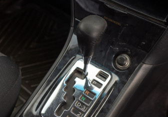 Подержанный автомобиль Toyota Corolla Hatchback 2003 года (15 фото)