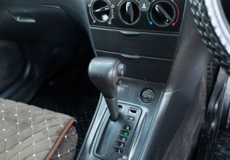 Подержанный автомобиль Toyota Allex 2003 года (14 фото)