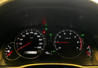 Подержанный автомобиль Toyota Land Cruiser Prado 2008 года (13 фото)