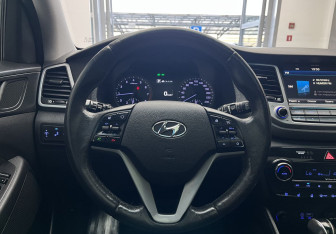 Подержанный автомобиль Hyundai Tucson 2015 года (10 фото)