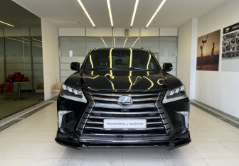 Подержанный автомобиль Lexus LX 2017 года (2 фото)