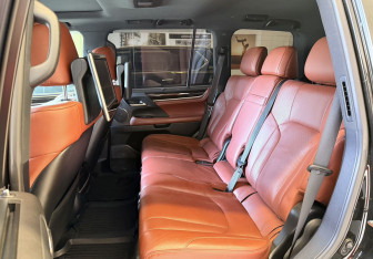 Подержанный автомобиль Lexus LX 2021 года (18 фото)