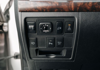 Подержанный автомобиль Toyota Land Cruiser Suv 2008 года (18 фото)