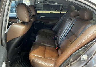 Подержанный автомобиль Honda Civic Sedan 2009 года (15 фото)