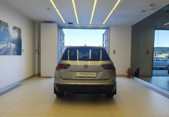 Подержанный автомобиль Volkswagen Tiguan 2018 года (5 фото)