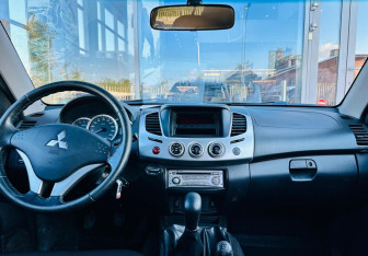 Подержанный автомобиль Mitsubishi L200 2015 года (6 фото)