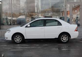 Подержанный автомобиль Toyota Corolla Sedan 2002 года (8 фото)