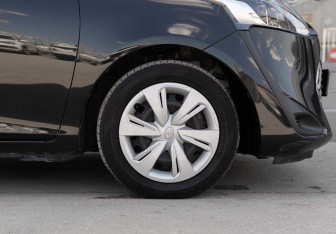 Подержанный автомобиль Toyota Sienta 2019 года (9 фото)
