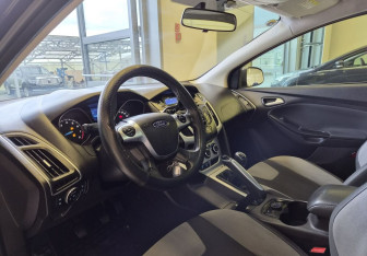 Подержанный автомобиль Ford Focus Sedan 2011 года (7 фото)