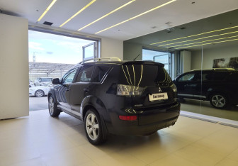 Подержанный автомобиль Mitsubishi Outlander 2008 года (6 фото)