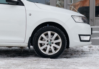 Подержанный автомобиль Skoda Rapid Wagon 2014 года (9 фото)