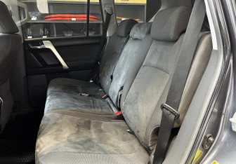 Подержанный автомобиль Toyota Land Cruiser Prado 2011 года (16 фото)