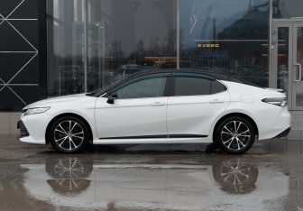 Подержанный автомобиль Toyota Camry Sedan 2020 года (8 фото)