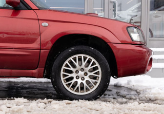 Подержанный автомобиль Subaru Forester Suv 2002 года (9 фото)