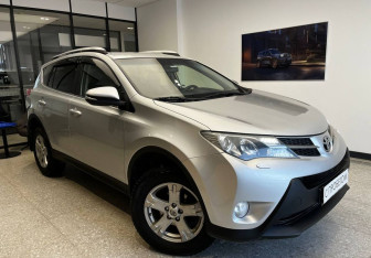 Подержанный автомобиль Toyota RAV4 2013 года (3 фото)