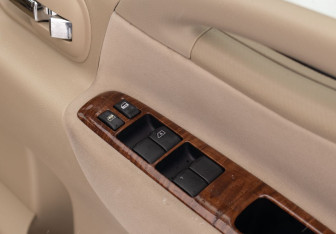 Подержанный автомобиль Nissan Serena Minivan 2009 года (15 фото)