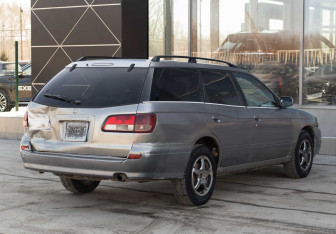 Подержанный автомобиль Nissan Avenir 2001 года (5 фото)