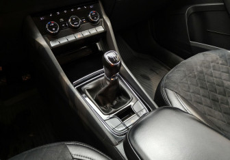 Подержанный автомобиль Skoda Karoq 2021 года (14 фото)