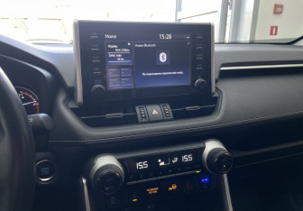 Подержанный автомобиль Toyota RAV4 2019 года (14 фото)
