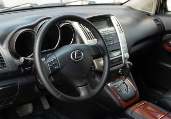 Подержанный автомобиль Lexus RX 2008 года (11 фото)