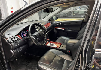 Подержанный автомобиль Toyota Camry Sedan 2012 года (8 фото)