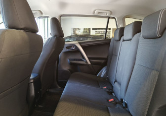 Подержанный автомобиль Toyota RAV4 2018 года (12 фото)