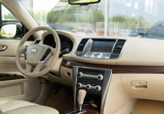Подержанный автомобиль Nissan Teana 2012 года (10 фото)