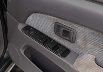 Подержанный автомобиль Toyota Hilux Surf 1996 года (16 фото)