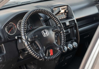 Подержанный автомобиль Honda CR-V 2005 года (11 фото)