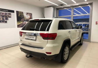 Подержанный автомобиль Jeep Grand Cherokee 2011 года (4 фото)