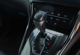 Подержанный автомобиль Toyota Harrier 2019 года (15 фото)