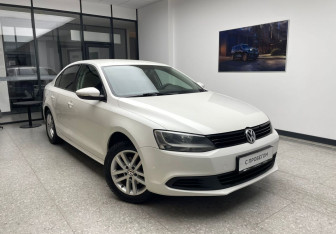 Подержанный автомобиль Volkswagen Jetta Sedan 2014 года (3 фото)